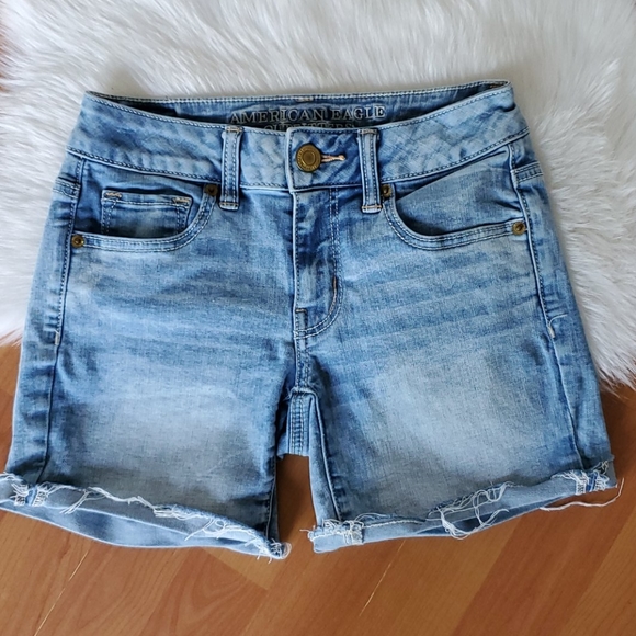 American Eagle Outfitters Pants - American Eagle light wash midi denim shorts sz 0